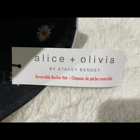 Alice + Olivia Daisy Print Bag & Reversible Hat - Picture 5 of 7